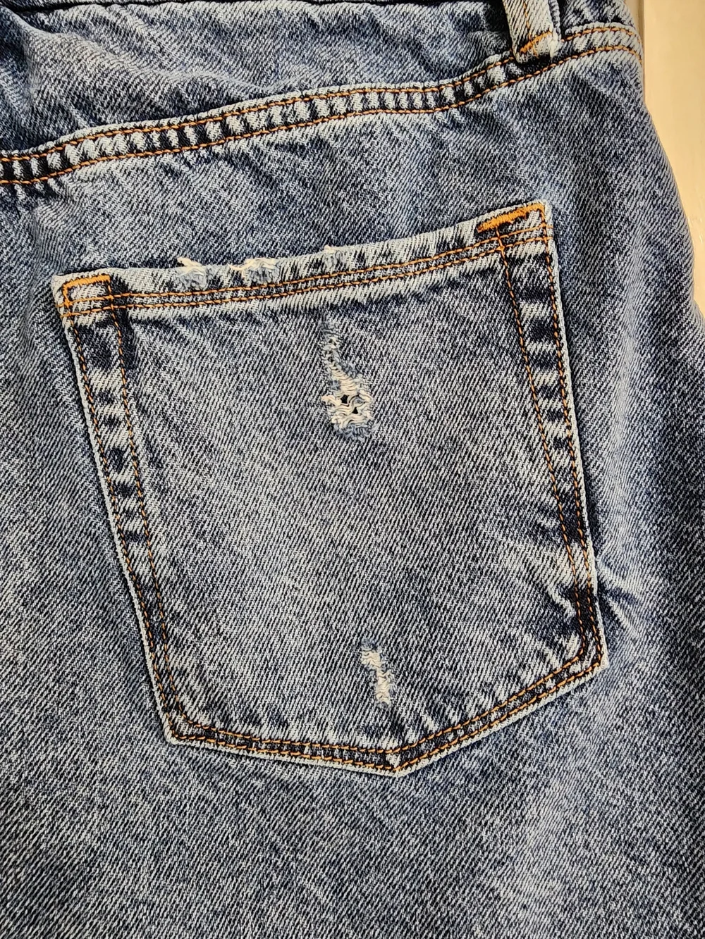 Good American Distressed Denim Mini Skirt Raw Hem Slit Size 10/30
